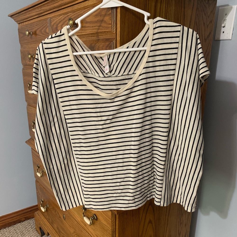 xhilaration flowy short sleeve top